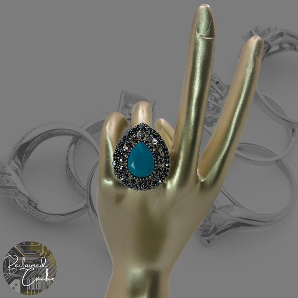 Silver Oversize Teardrop Rhinestone Statement Ring - Size 6.5 - Picture 1 of 7